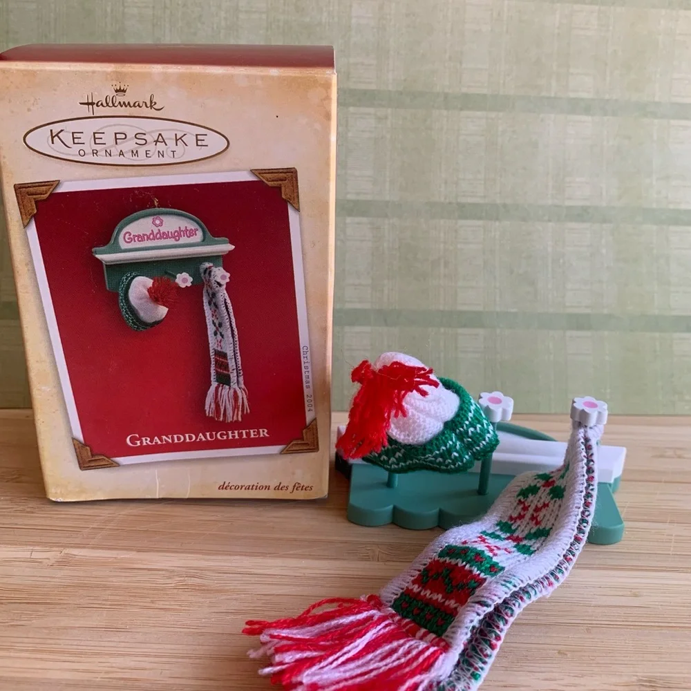 Hallmark Keepsake Ornament * Granddaughter